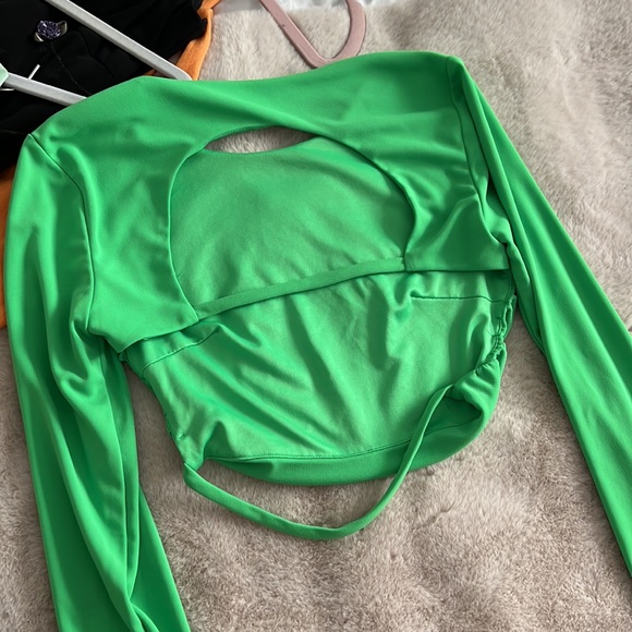 Zara crop open back long sleeve - Picture 3 of 4